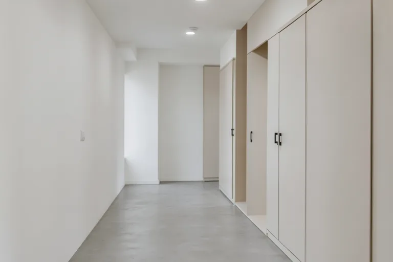 Illustration : Agencement vending petit espace couloir entreprise : optimiser les zones restreintes