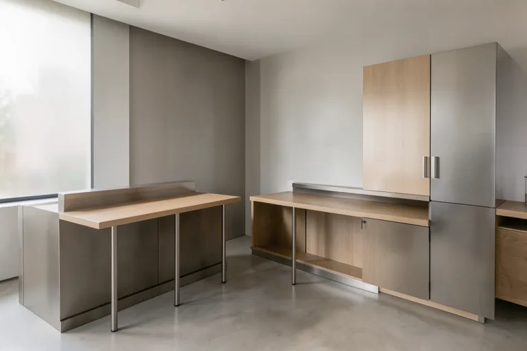 Illustration : Coffee corner professionnel : aménagement sur mesure en acier, inox ou bois